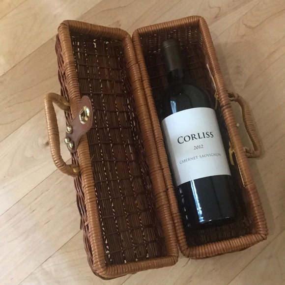 Vintage Handbags - Wicker wine bottle basket